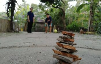 Anak-anak bermain boi-boian