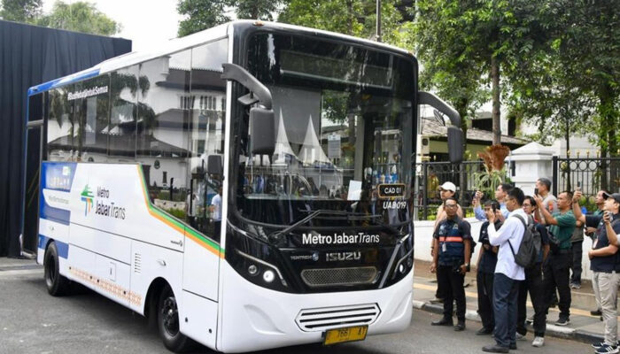 Bandung: Magnet Wisata dengan PR Transum yang Mendesak