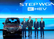 Step WGN e-HEV 2025 2